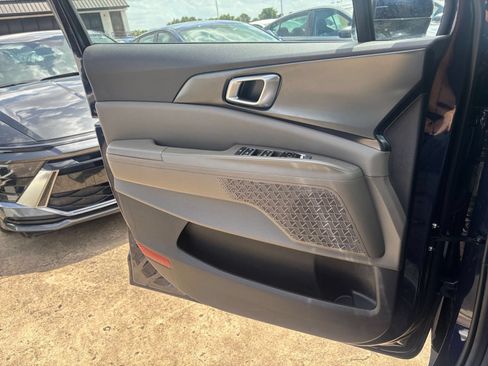 Used 2026 Kia Carnival FWD image 18