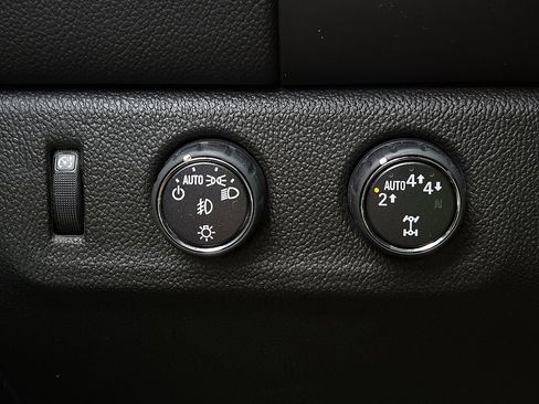 Used 2017 Chevrolet Colorado LT w/ Luxury Package, Chrome AWD/4WD image 16