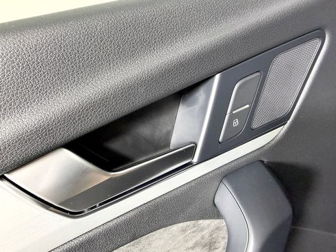 Used 2020 Audi SQ5 Premium w/ Convenience Package image 39