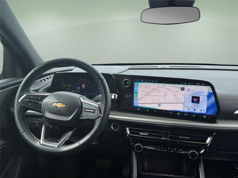 Used 2025 Chevrolet Traverse LT AWD/4WD image 9