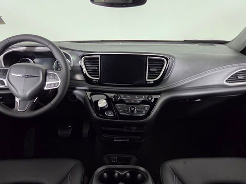 New 2026 Chrysler Pacifica Select image 35