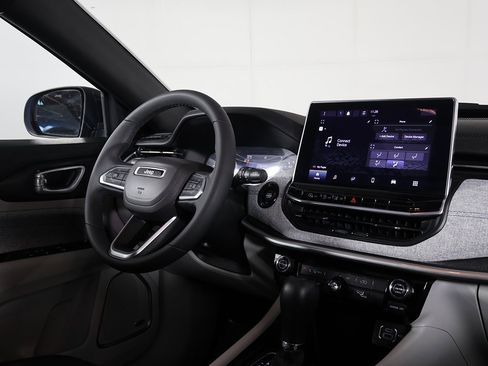 Used 2023 Jeep Compass Latitude w/ Sun and Sound Group image 25