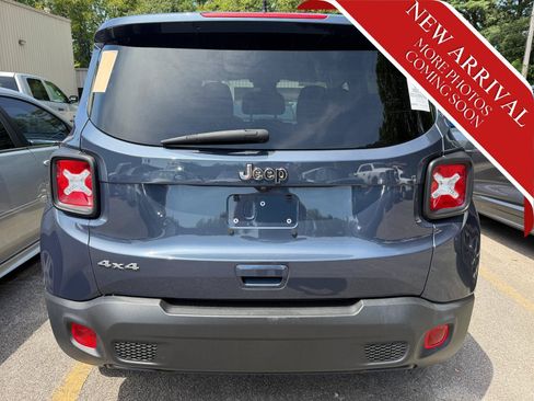 Used 2023 Jeep Renegade Latitude AWD/4WD image 7