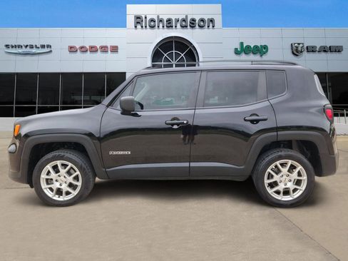 Used 2023 Jeep Renegade Latitude w/ Sun/Sound Group image 3