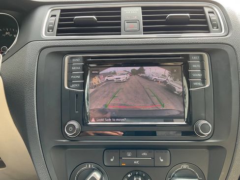 Used 2017 Volkswagen Jetta SE FWD image 15