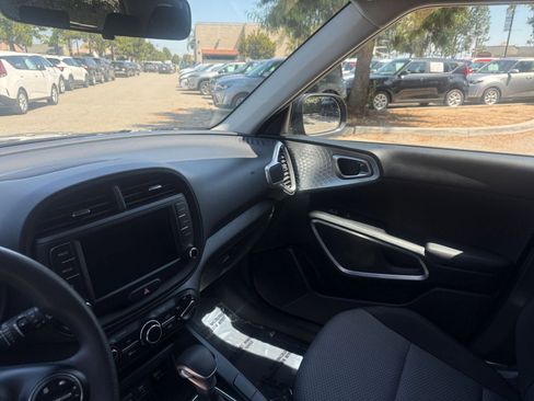 Used 2025 Kia Soul LX w/ LX Technology Package FWD image 31