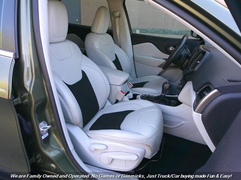 Used 2021 Jeep Cherokee Latitude Plus image 28