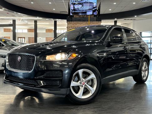 Used 2017 Jaguar F-PACE Premium image 2