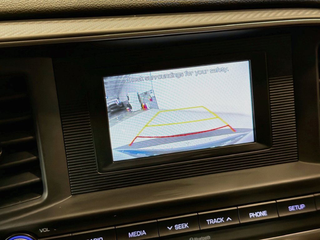 Used 2020 Hyundai Elantra SE FWD image 17