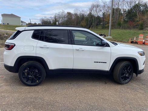 New 2026 Jeep Compass Latitude image 38
