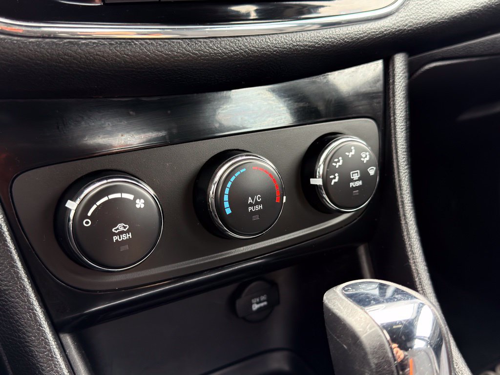 Used 2014 Chrysler 200 LX FWD image 9