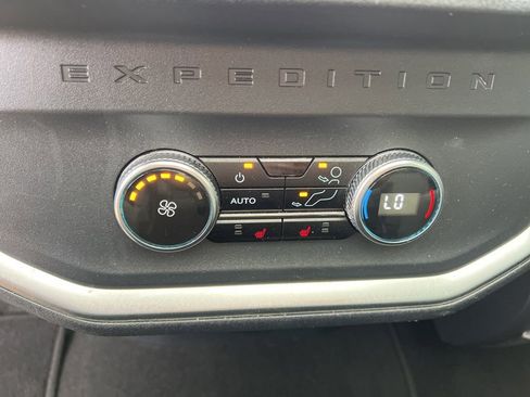 Used 2025 Ford Expedition Platinum AWD/4WD image 22