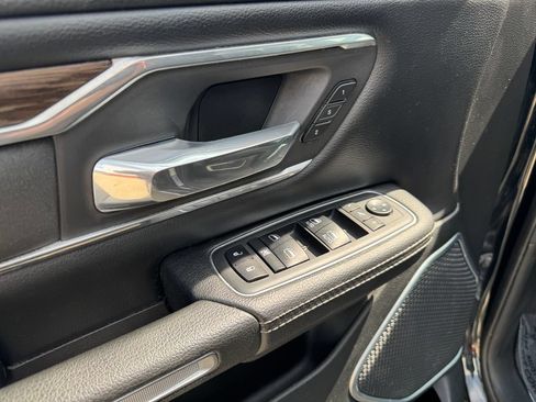 Used 2019 RAM 1500 Laramie AWD/4WD image 17