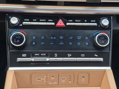 Used 2024 Hyundai Santa Fe Limited FWD image 16