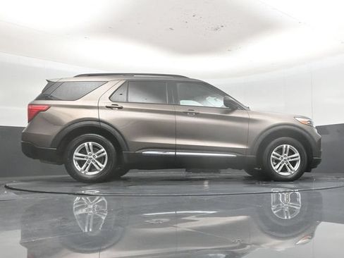Used 2021 Ford Explorer XLT w/ Equipment Group 202A AWD/4WD image 53
