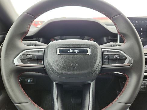 Used 2025 Jeep Compass Trailhawk AWD/4WD image 19