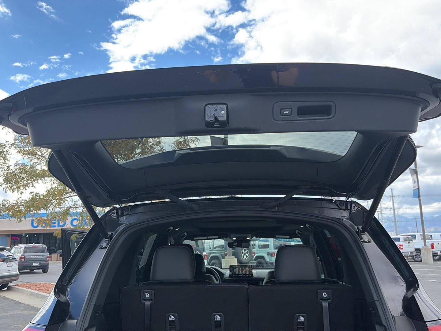 Used 2025 Honda Pilot TrailSport image 33