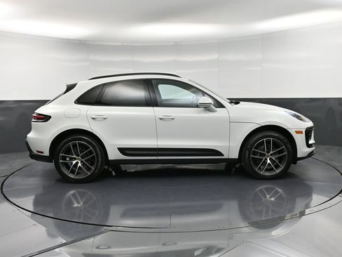 Certified 2025 Porsche Macan image 9