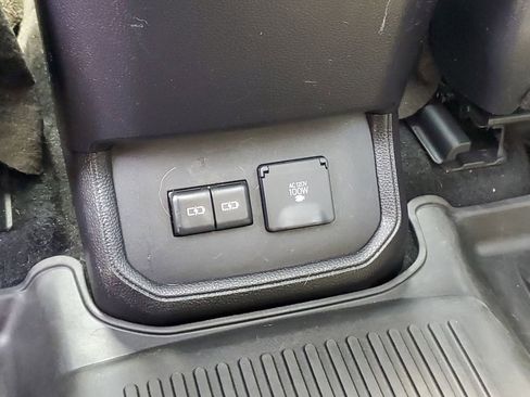 Used 2022 Toyota Highlander Platinum AWD/4WD image 16