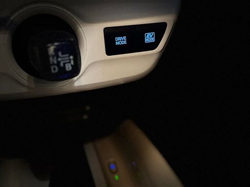 Used 2016 Toyota Prius Four Touring FWD image 36