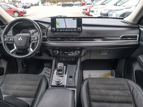 Used 2022 Mitsubishi Outlander SE image 18