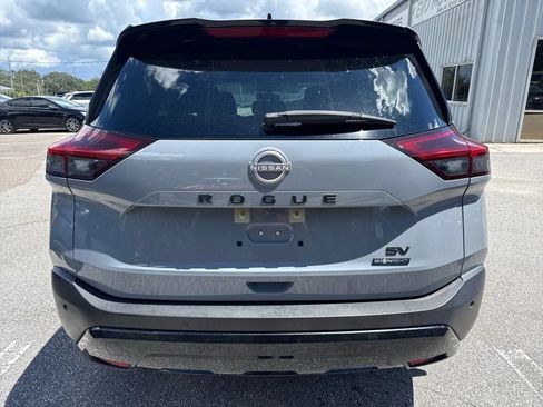 Used 2023 Nissan Rogue SV w/ SV Premium B Package FWD image 9