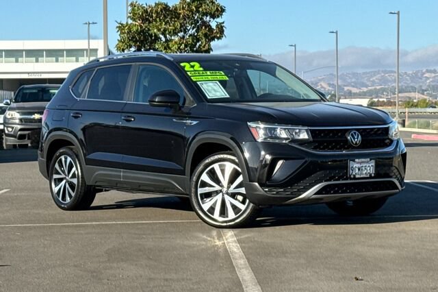 Certified 2022 Volkswagen Taos SE AWD/4WD image 2