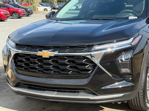 Used 2025 Chevrolet Trax LT image 10