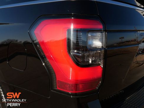 Used 2021 Ford Expedition Limited image 9