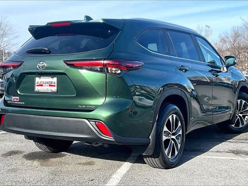 Used 2025 Toyota Highlander XLE image 12