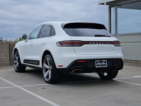 Certified 2025 Porsche Macan image 3