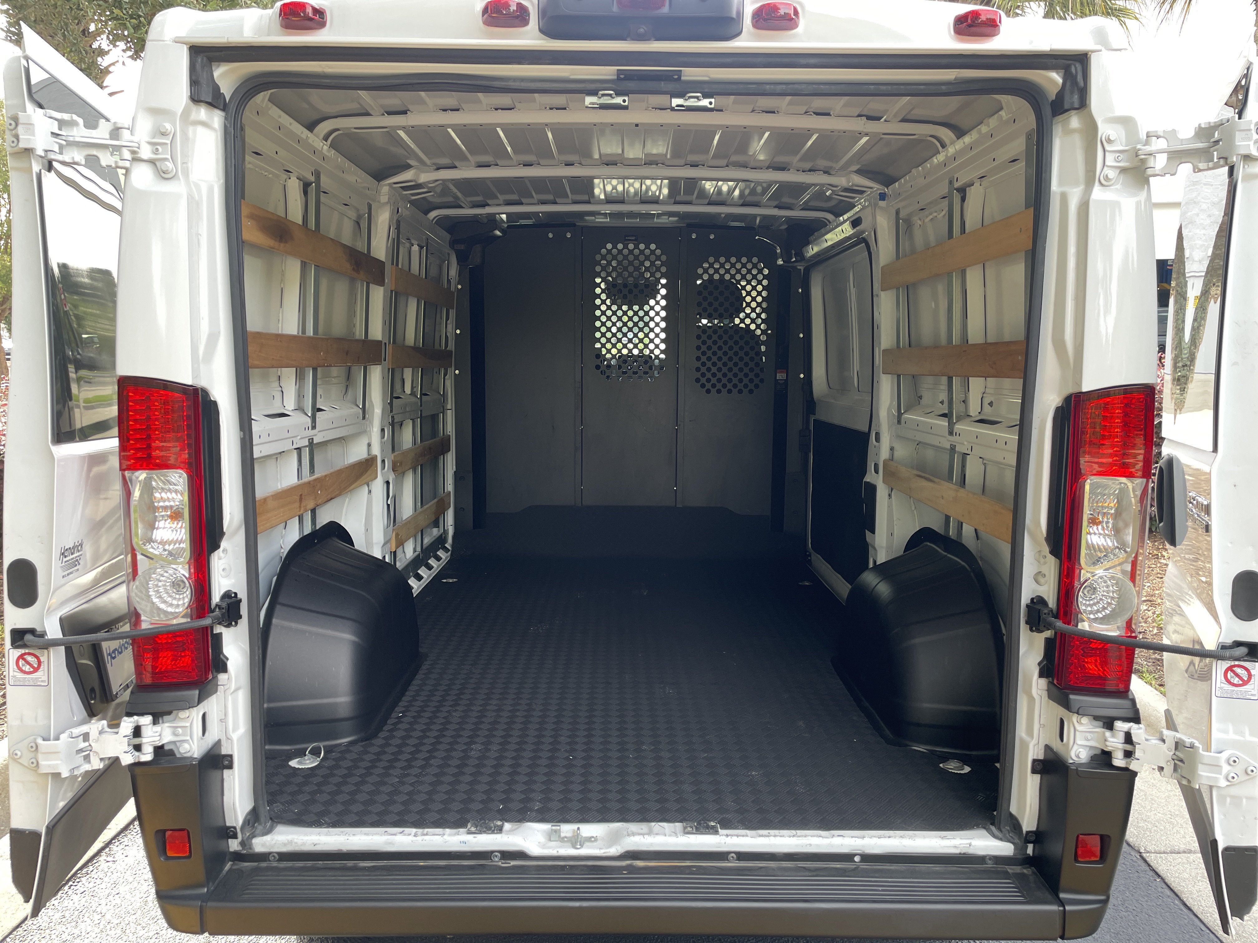 Used 2025 RAM ProMaster 2500 w/ U-Haul Equipment Group FWD image 29