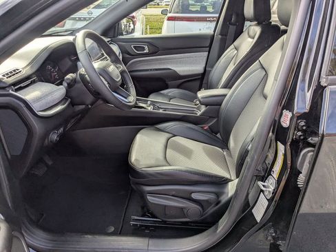 Used 2025 Jeep Compass Latitude AWD/4WD image 22