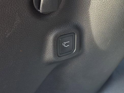 New 2026 Jeep Compass Latitude image 9