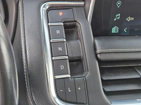 Used 2023 Chevrolet Tahoe Premier AWD/4WD image 27