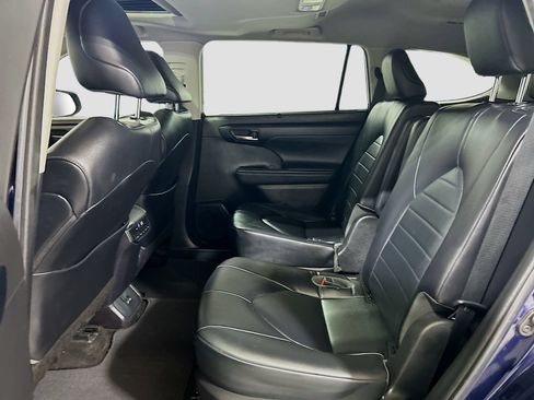 Used 2023 Toyota Highlander XLE FWD image 22