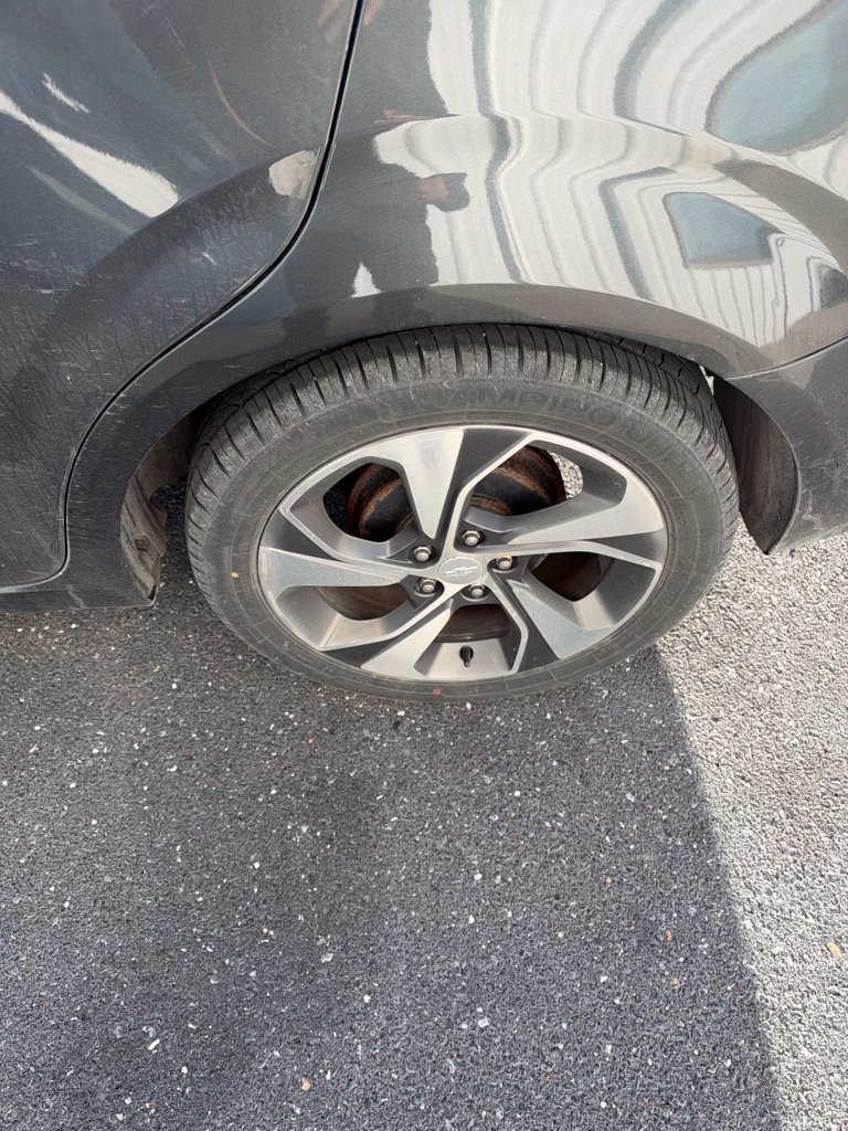 Used 2019 Chevrolet Sonic Premier FWD image 5