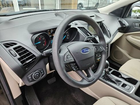 Used 2017 Ford Escape SE w/ Equipment Group 201A AWD/4WD image 19