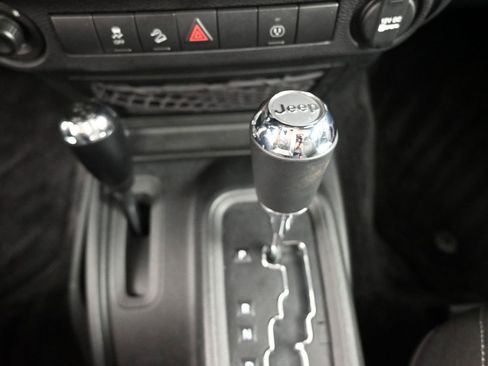 Used 2017 Jeep Wrangler Sahara w/ Connectivity Group image 9