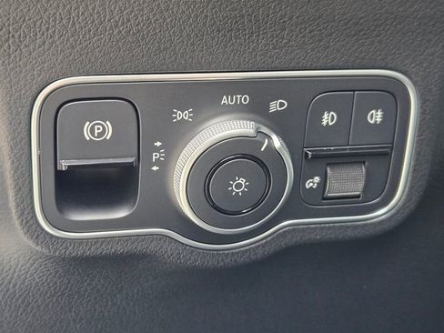 Certified 2025 Mercedes-Benz GLA 250 4MATIC image 21