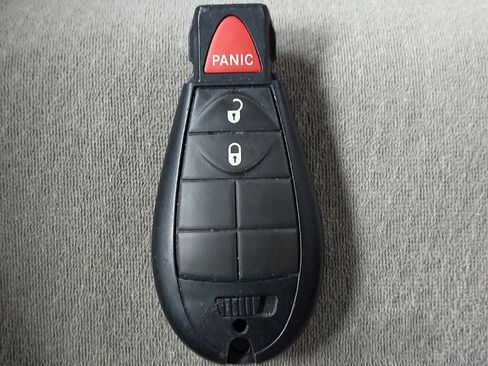 Used 2018 Dodge Grand Caravan SE w/ UConnect Hands-Free Group image 32