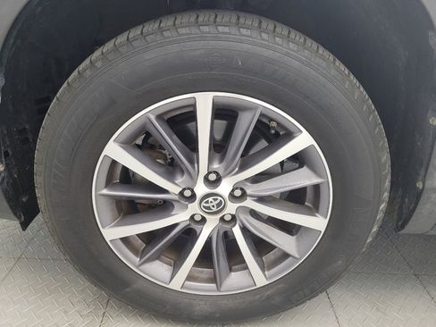 Used 2019 Toyota Highlander XLE FWD image 31