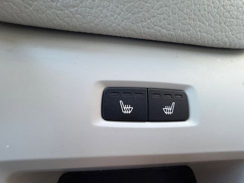 Used 2018 Volvo XC60 T6 Momentum w/ Convenience Package image 32