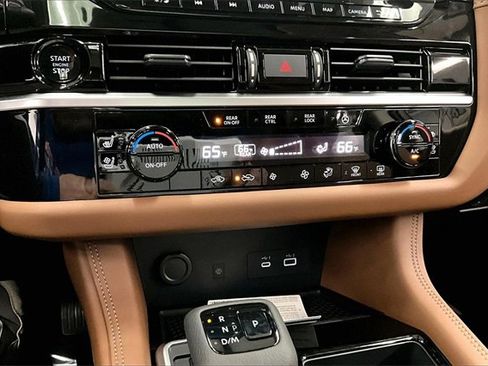 New 2025 Nissan Pathfinder Platinum image 25