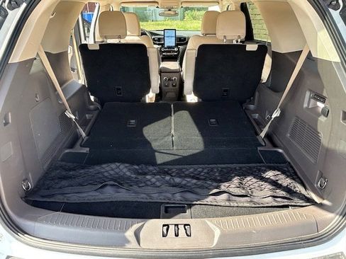 Used 2022 Ford Explorer Platinum w/ Technology Package image 13