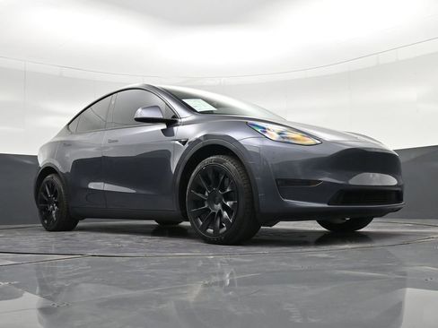 Used 2024 Tesla Model Y Long Range AWD/4WD image 29