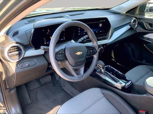 Used 2026 Chevrolet Trax LT w/ Sunroof Package FWD image 15