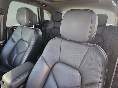 Certified 2023 Porsche Macan Turbo image 11