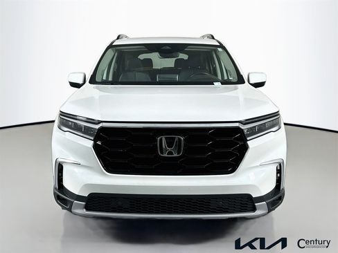 Used 2023 Honda Pilot Touring image 2