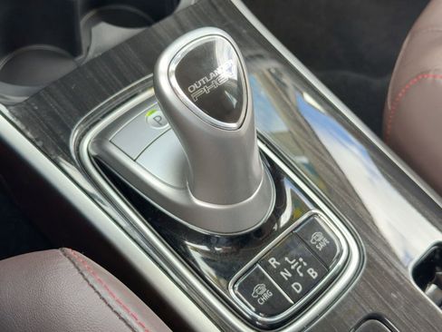 Used 2018 Mitsubishi Outlander SEL image 16